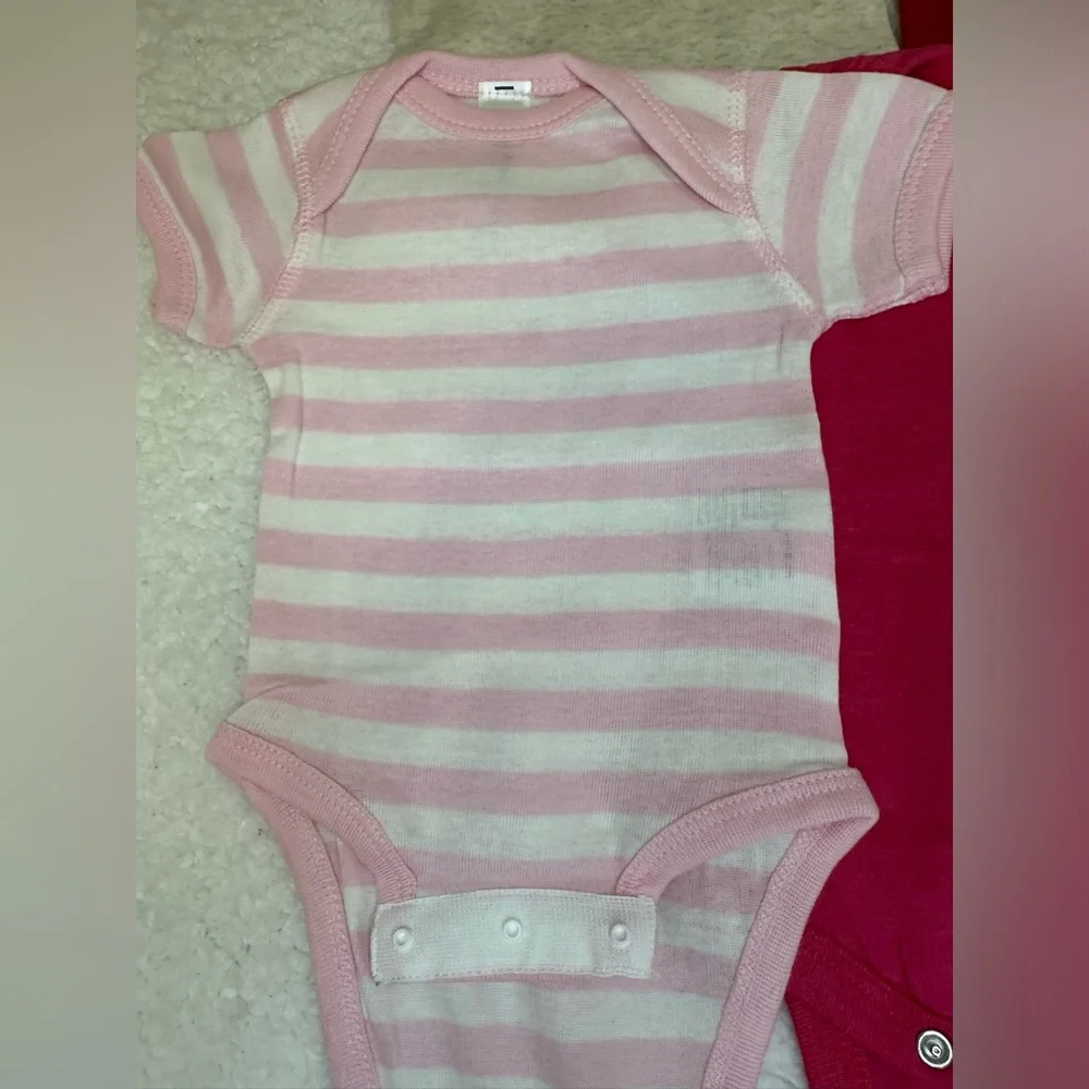 Newborn onesie bodysuit bundle of 5